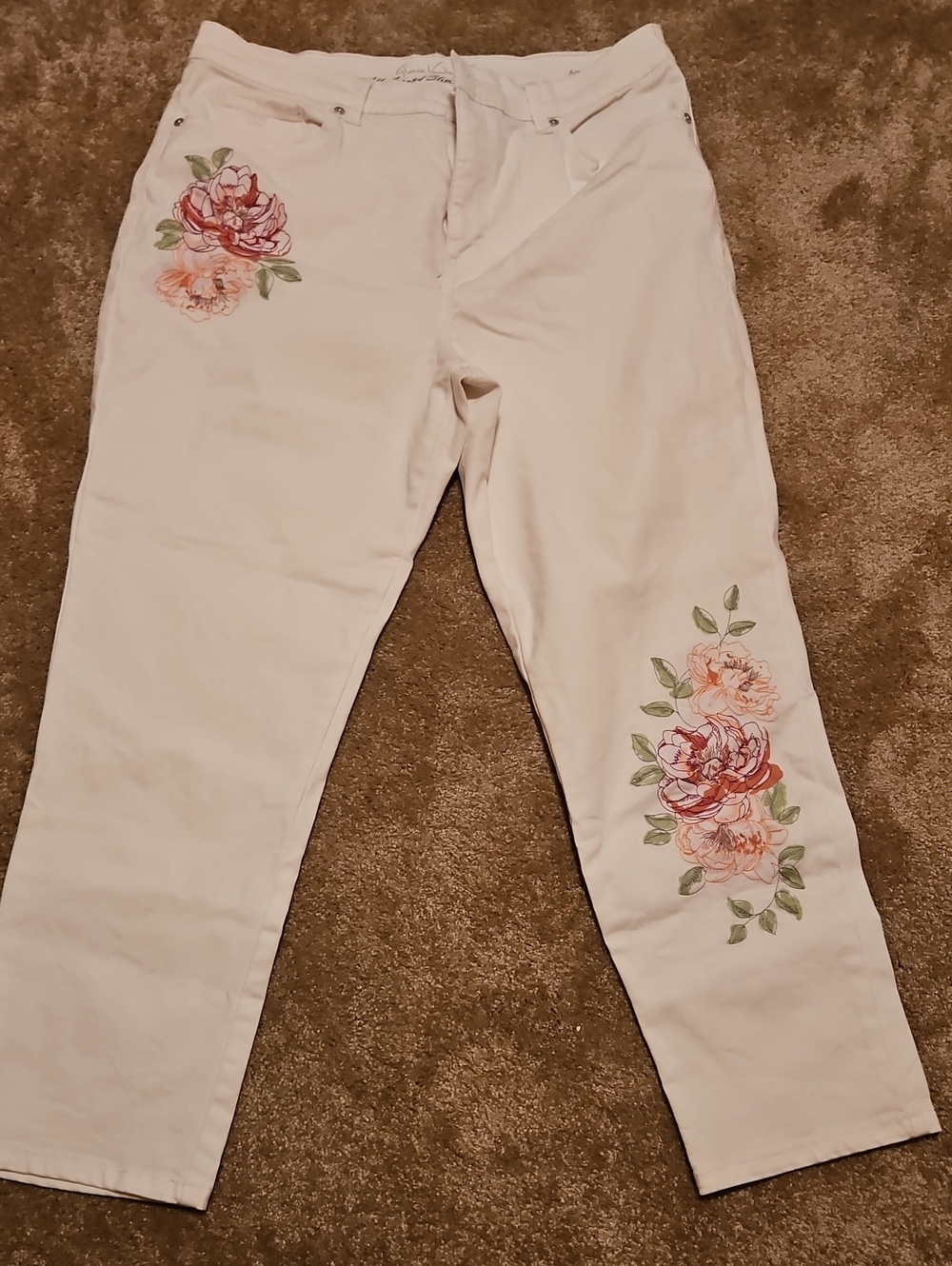 Gloria Vanderbilt White Straight-Leg Jeans with Pink Floral Embroidery